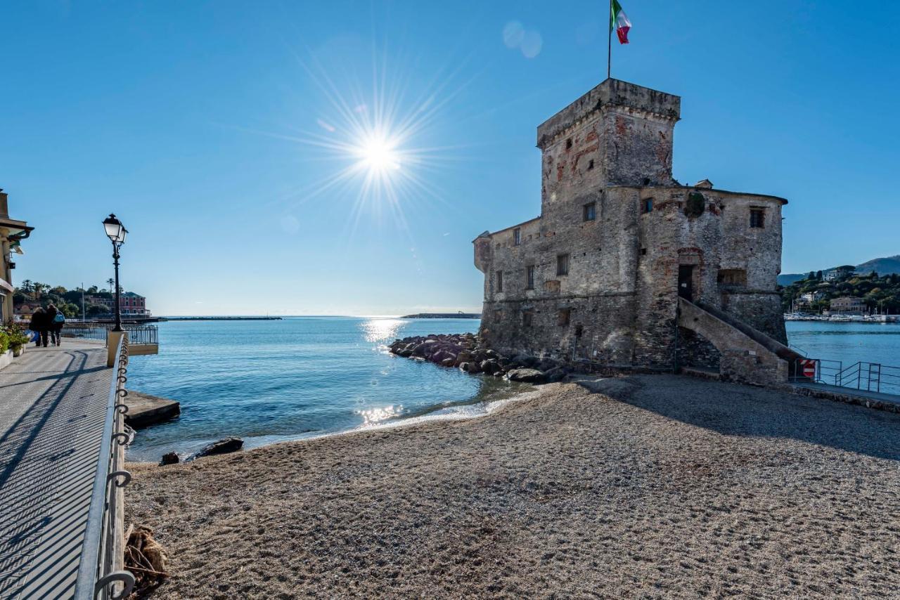 Alla Casa Rosa Al Mare, Central Seafront Stay With Free Private Garage, Air Conditionig, Wi-Fi, Ideal Choice For A Relaxing And Exciting Coastal Escape Rapallo Exterior foto