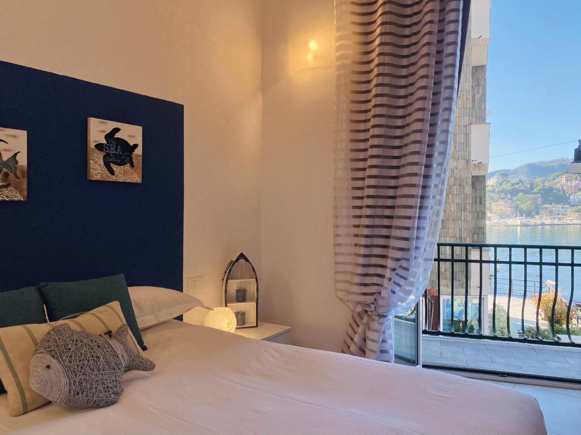 Alla Casa Rosa Al Mare, Central Seafront Stay With Free Private Garage, Air Conditionig, Wi-Fi, Ideal Choice For A Relaxing And Exciting Coastal Escape Rapallo Exterior foto