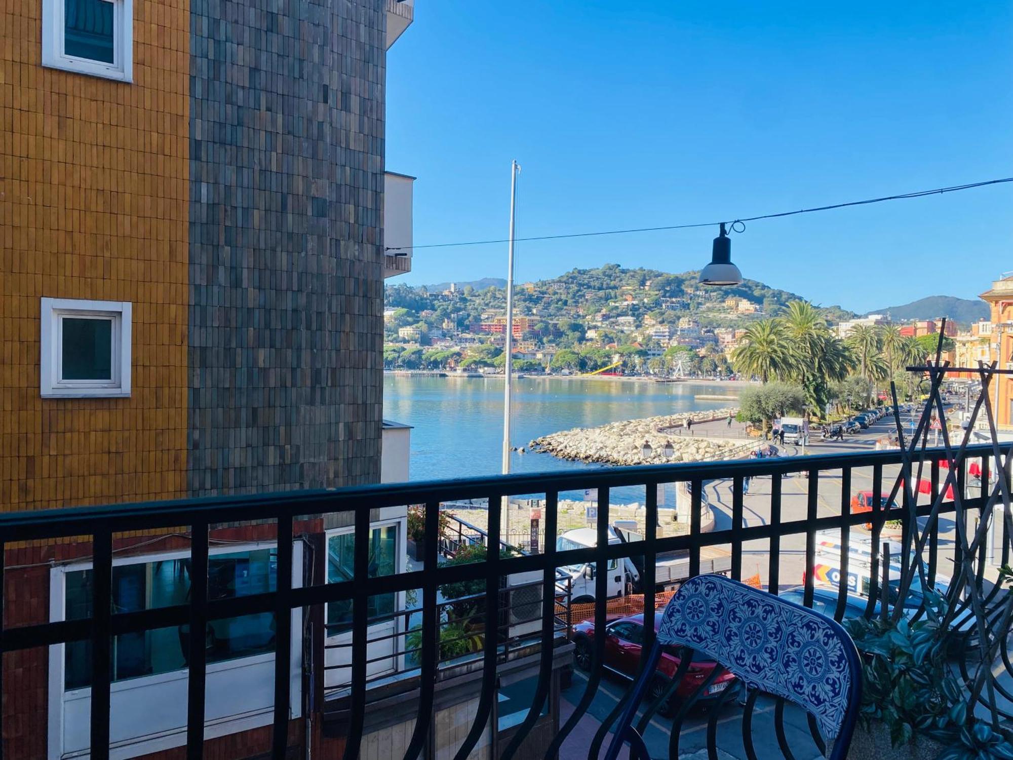 Alla Casa Rosa Al Mare, Central Seafront Stay With Free Private Garage, Air Conditionig, Wi-Fi, Ideal Choice For A Relaxing And Exciting Coastal Escape Rapallo Exterior foto